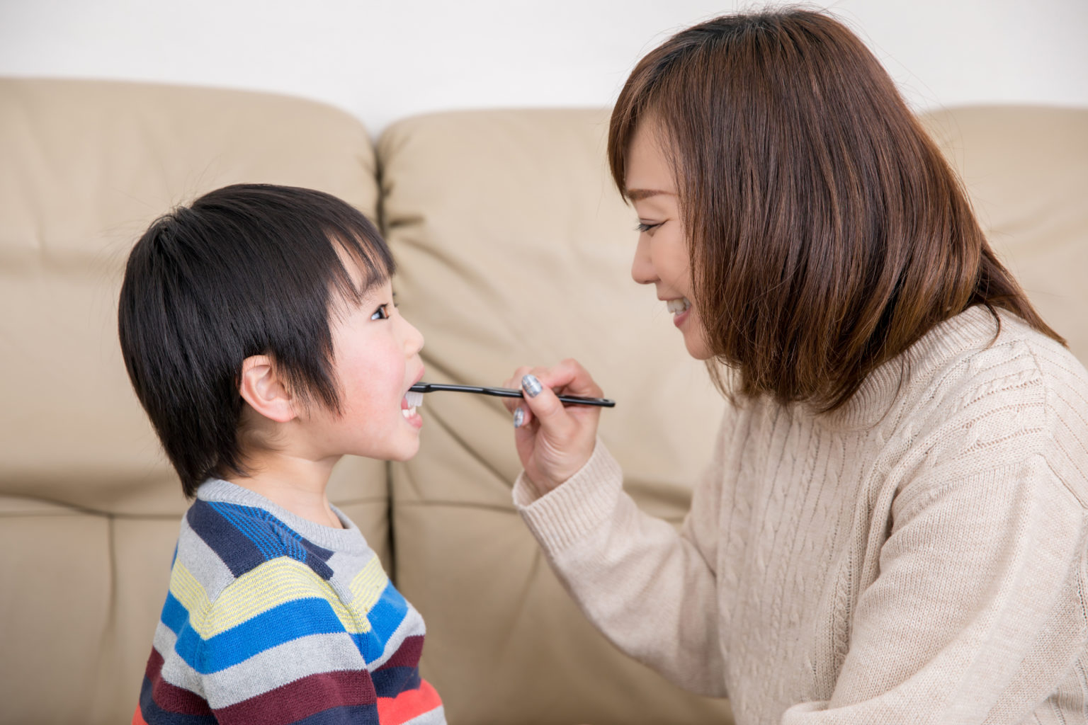 仕上げ磨きのやり方とコツをわかりやすく解説！