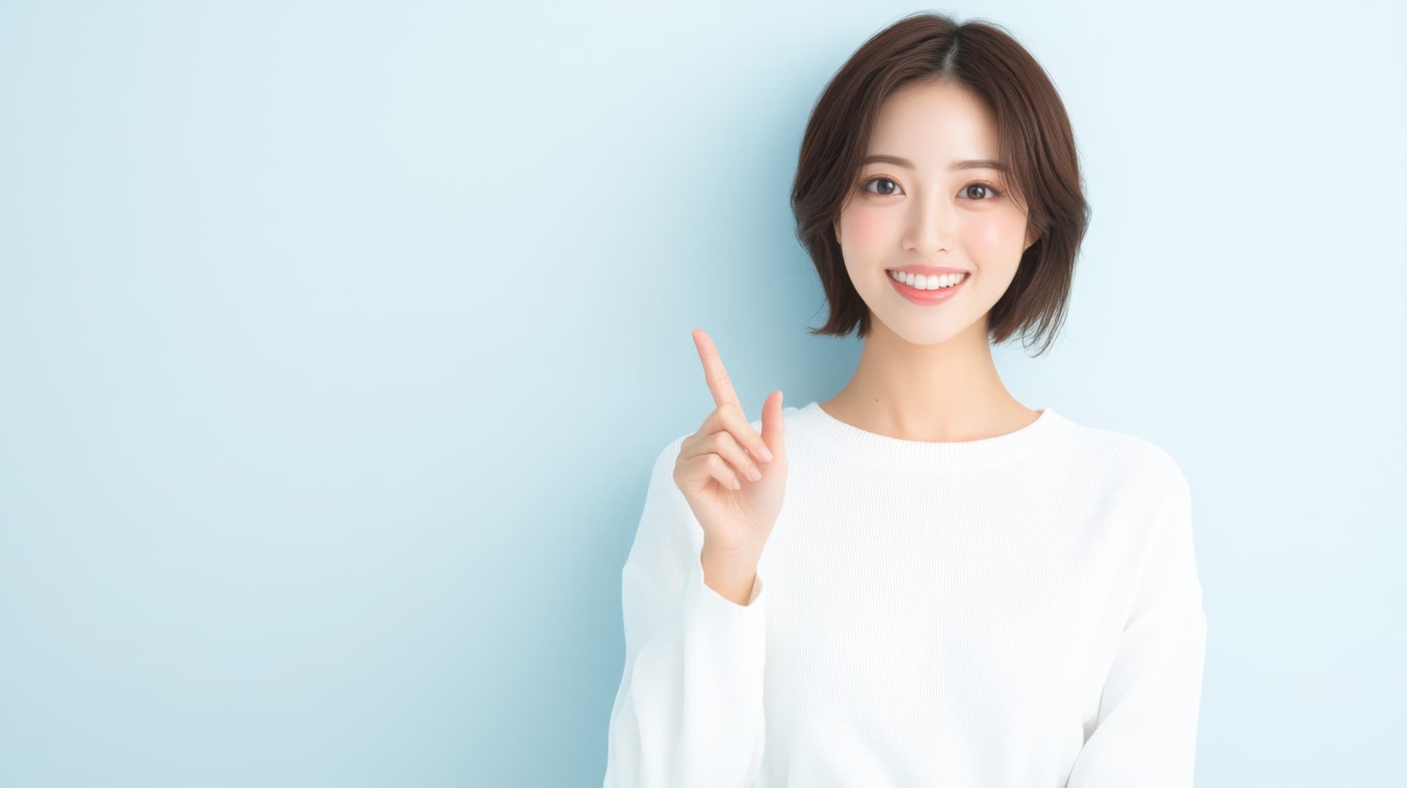 セレック治療とセラミック治療の違いを紹介する女性