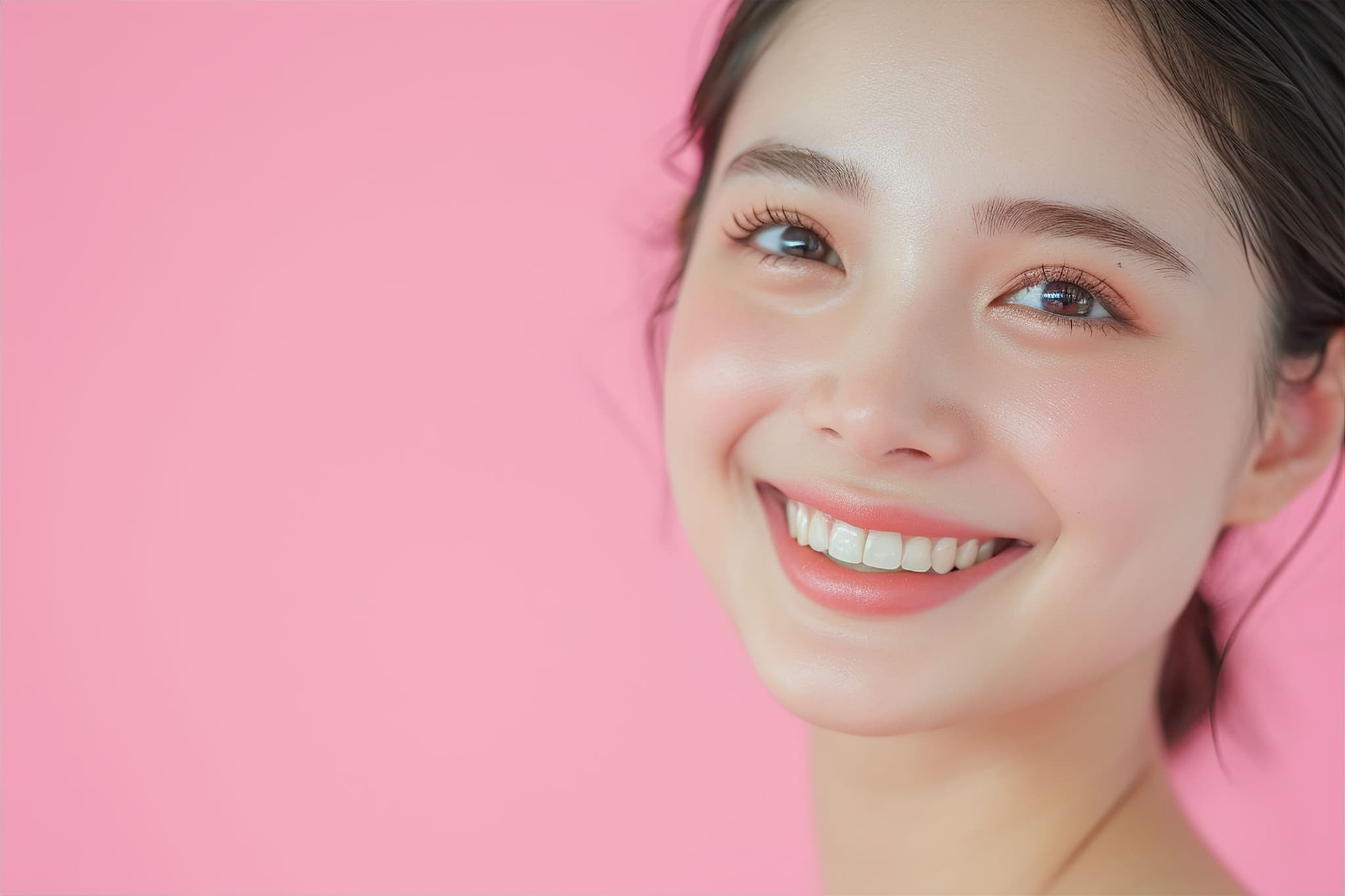 マウスピース矯正で叢生を治療して綺麗な歯並びを手に入れた女性
