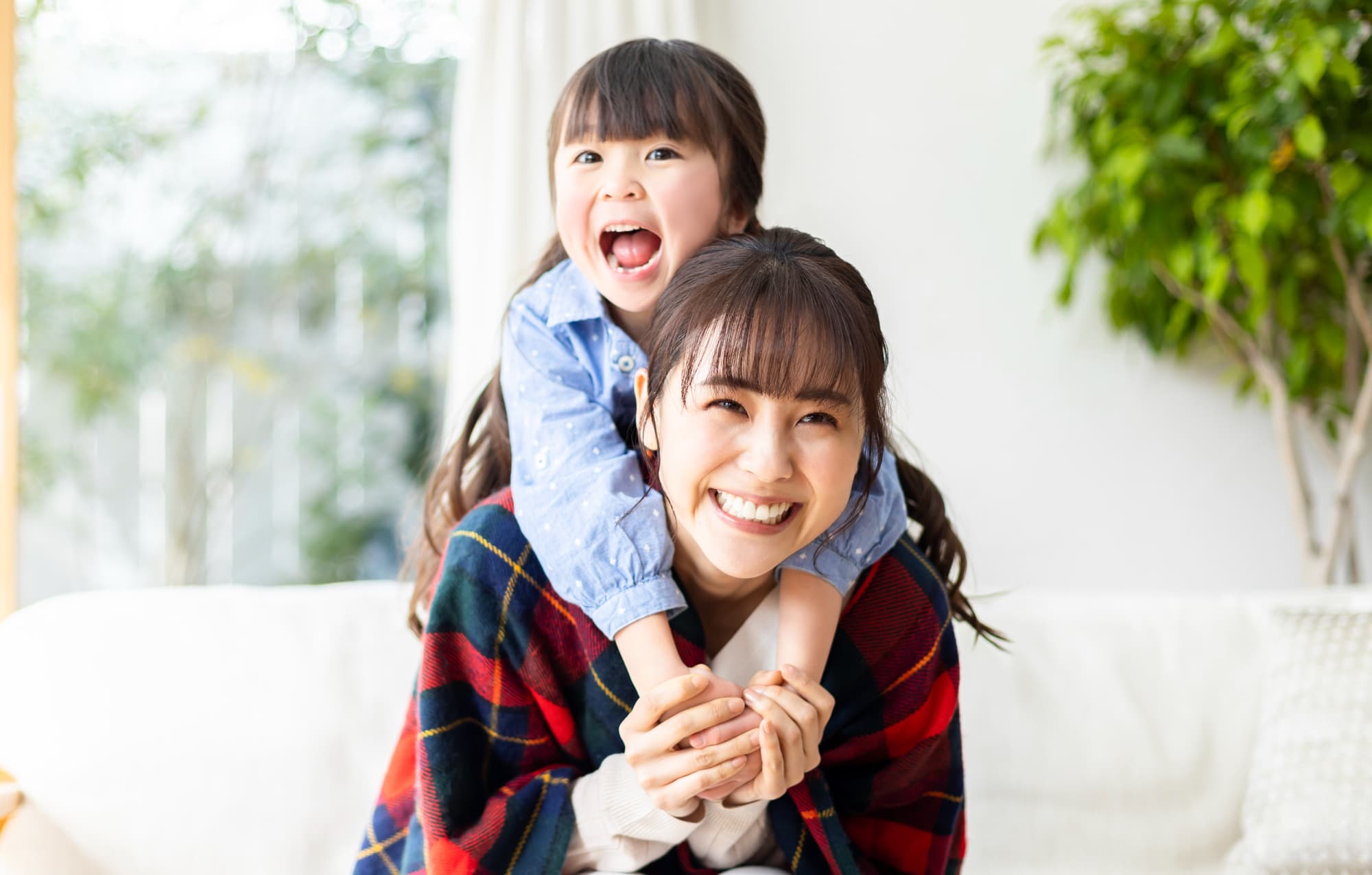 笑顔のお母さんと女の子