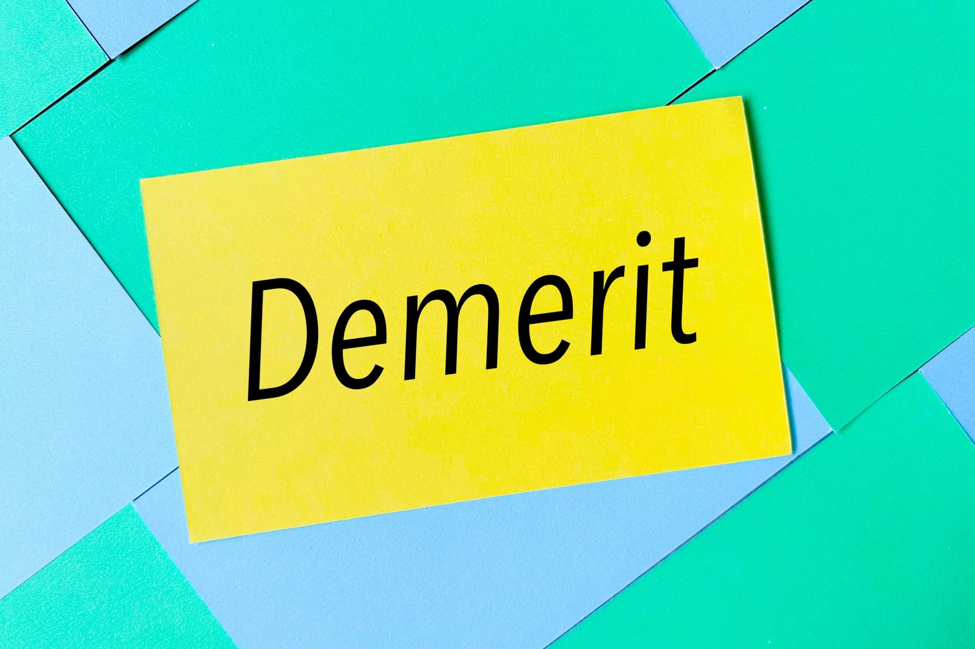 マウスピース矯正のデメリットを説明するイメージ