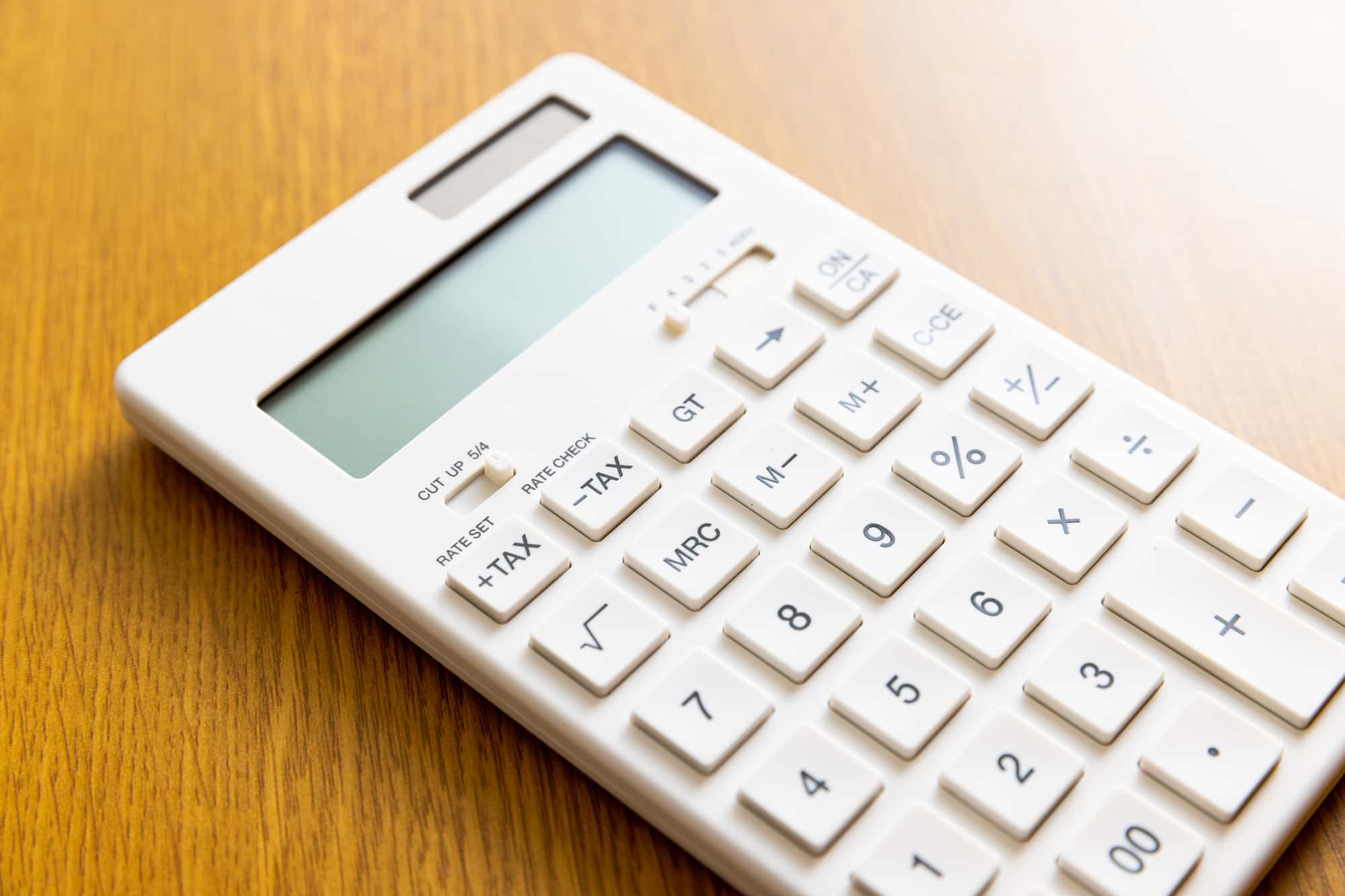 インビザラインで八重歯を治す場合にかかる費用のイメージ