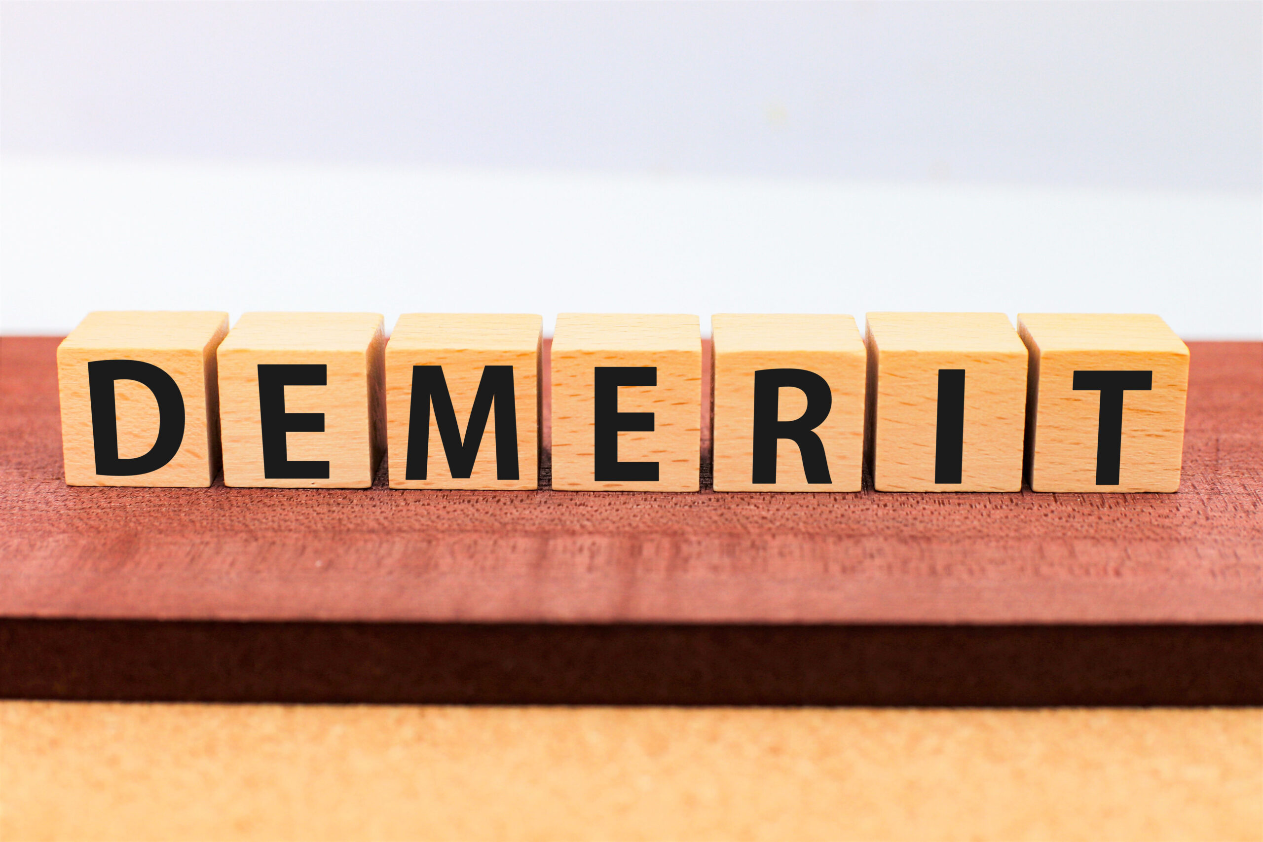 すきっ歯をマウスピース矯正で治療するデメリット