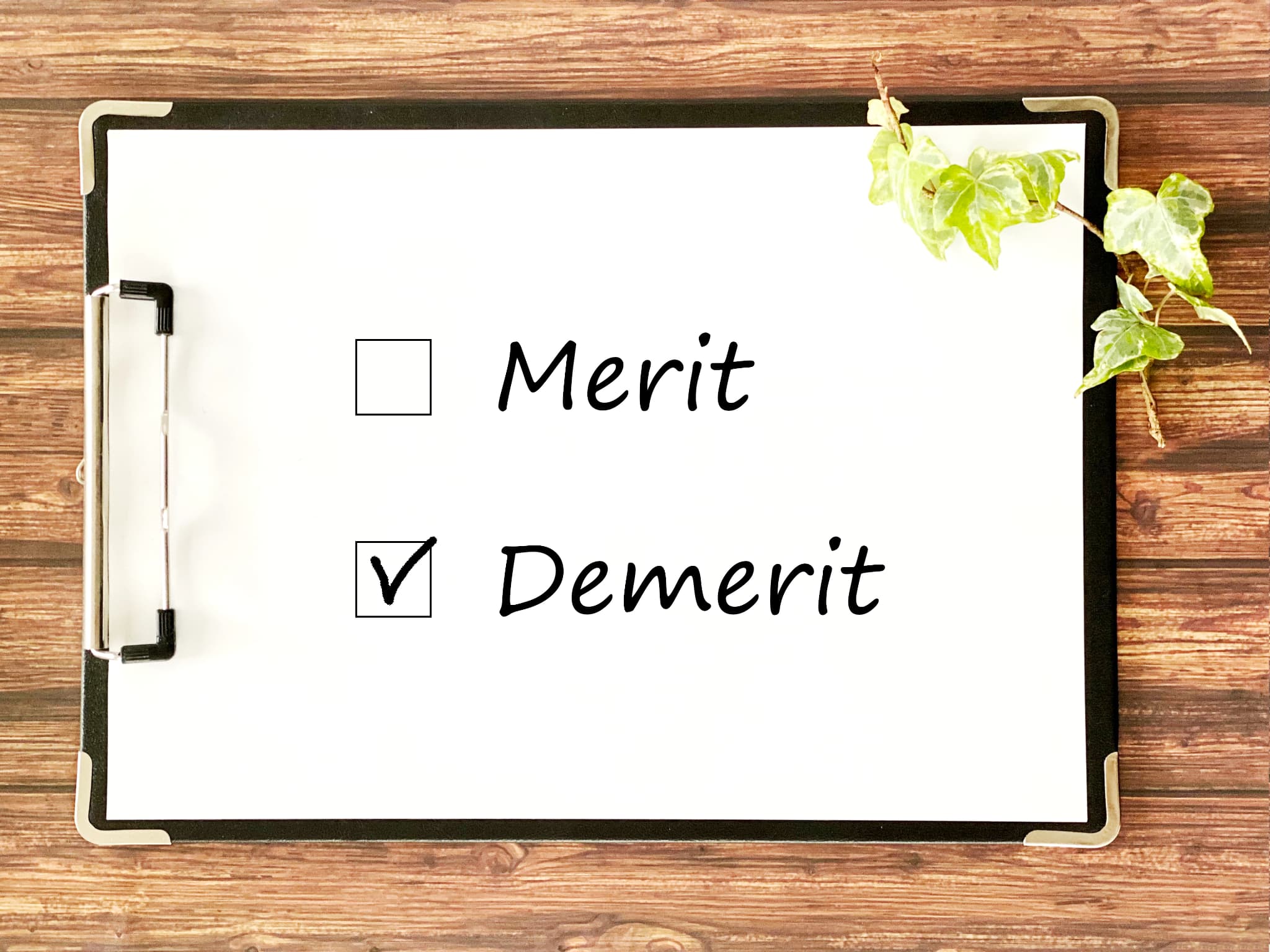 前歯をセラミックにするデメリットのイメージ