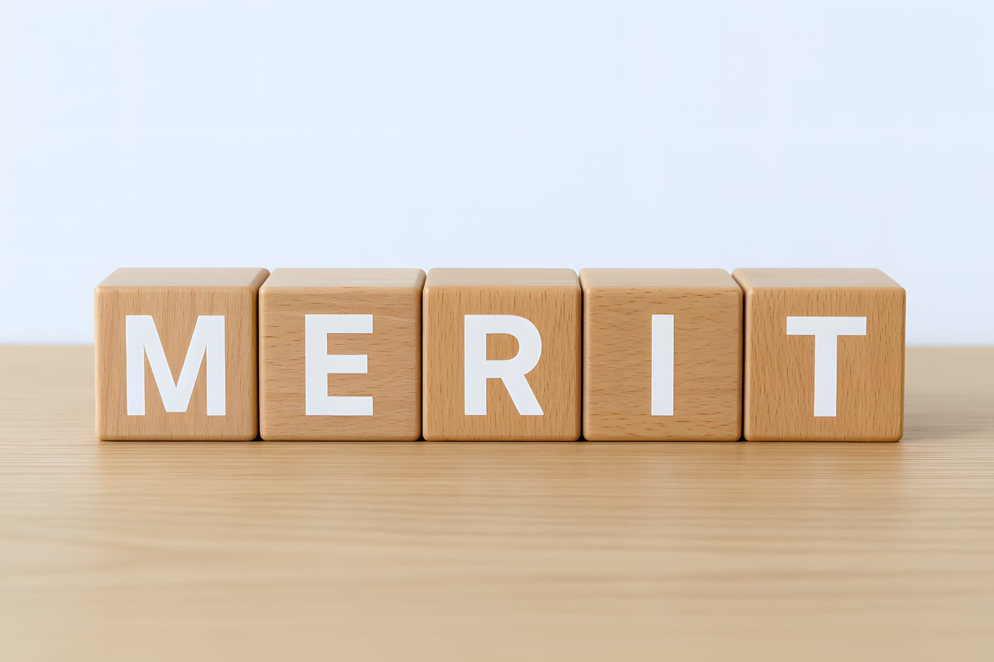 インビザラインで抜歯をするメリットを説明するイメージ