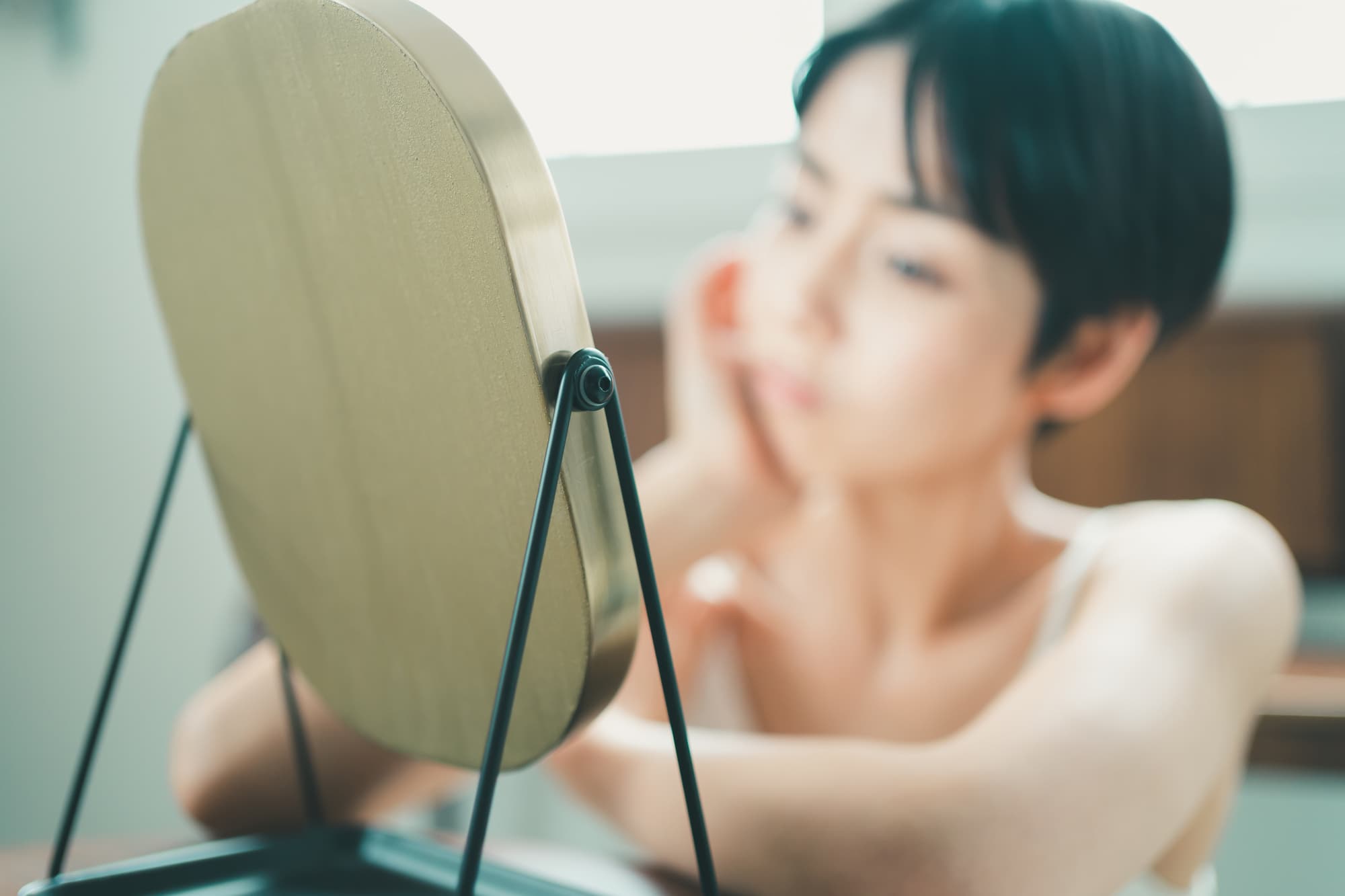 八重歯がコンプレックスになって笑わなくなった女性