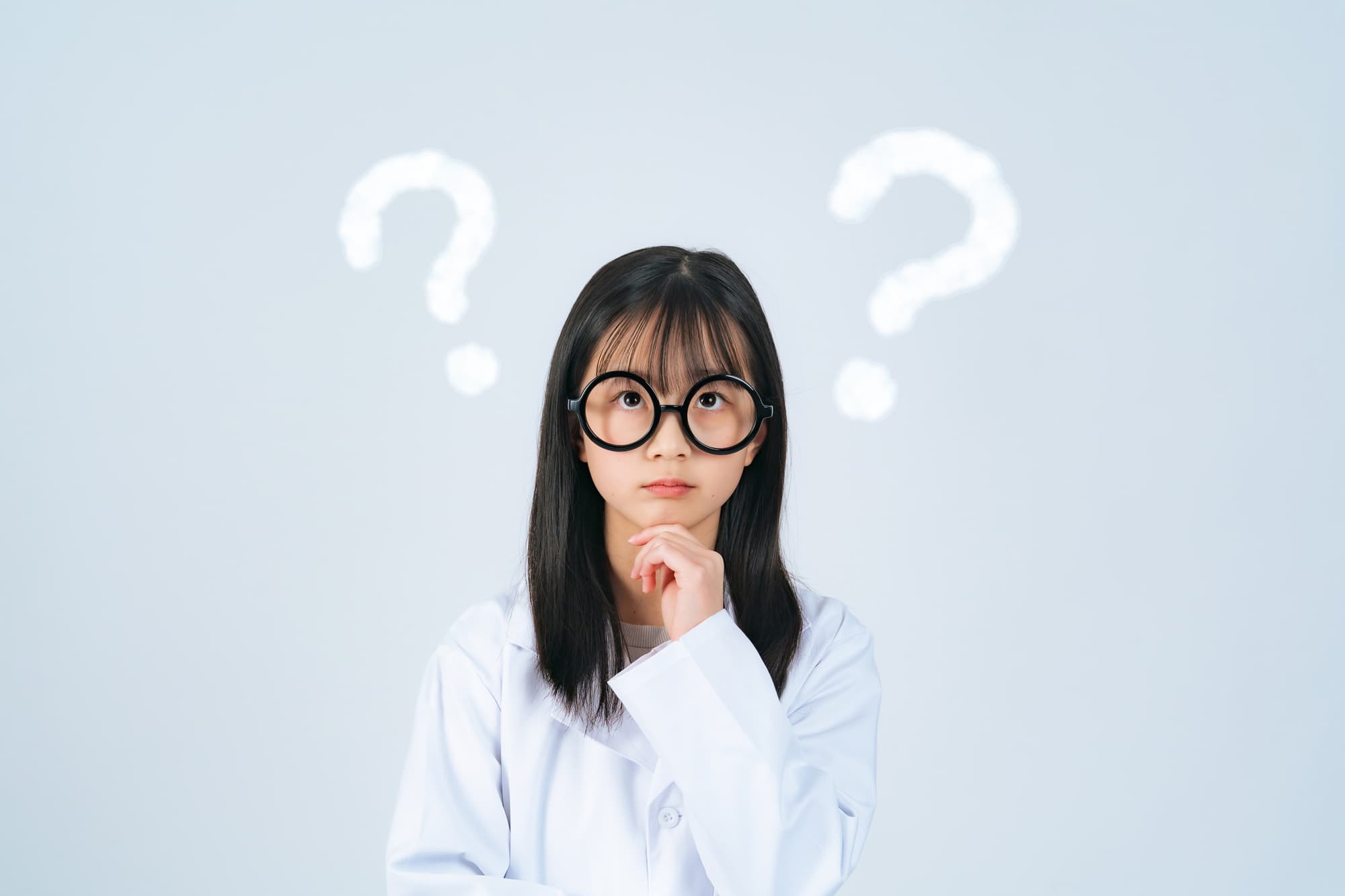 子どもの受け口を放置するとどうなるのか考える女の子