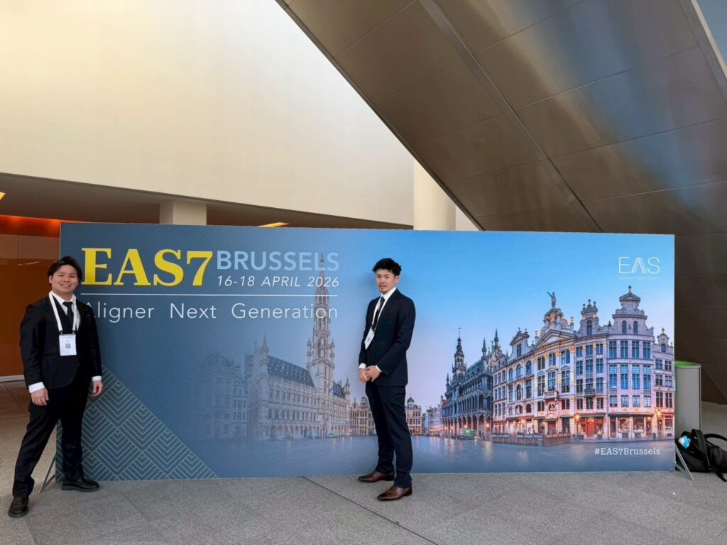 AS7 Brussels 2026会場で撮影したもりかわ歯科の歯科医師